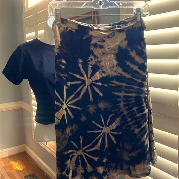 Dark brown and beige tie dye swing skirt, 20” (to my knee, I’m 5’ 5”), medium - Picture 2 of 6